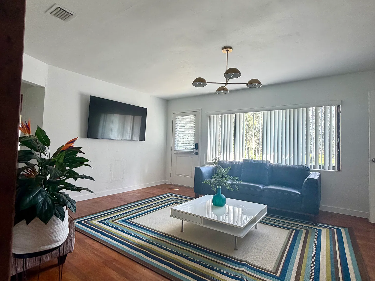 Vivian Ln — Photo 3