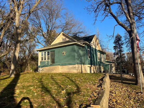 2727 Military Rd, Sioux City, IA 51103