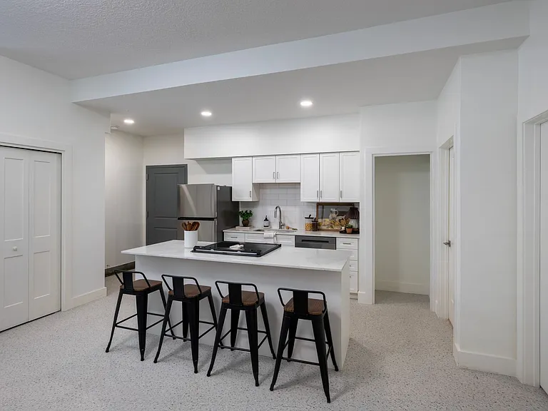 St Joseph Apartments — Photo 23