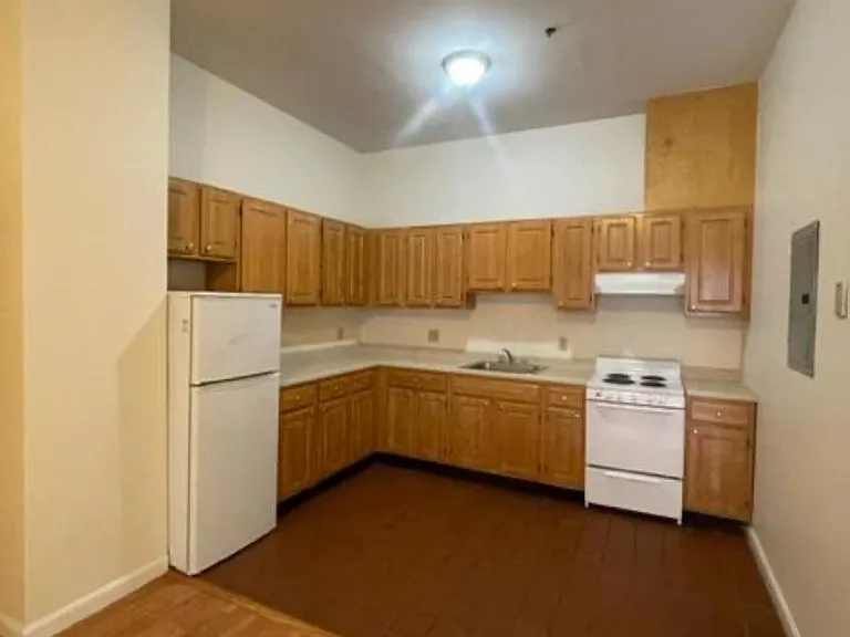 79 Essex St #22 — Photo 1
