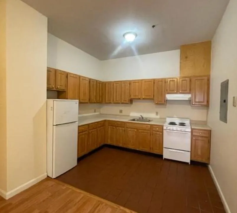 79 Essex St #22