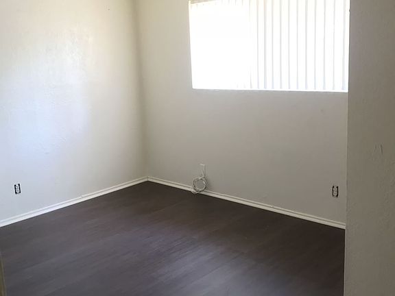 4th image of 3037 Wentworth Dr