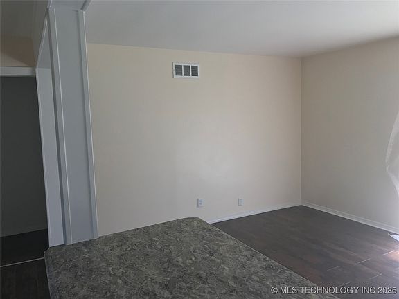 5th image of 408 E 40th Pl N