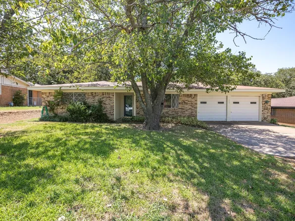 173 Edwards Dr, Bowie, TX 76230