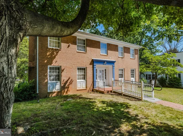 13 W 2nd St, Front Royal, VA 22630