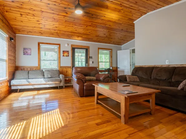 100 Ethans Ln, Campton, KY 41301