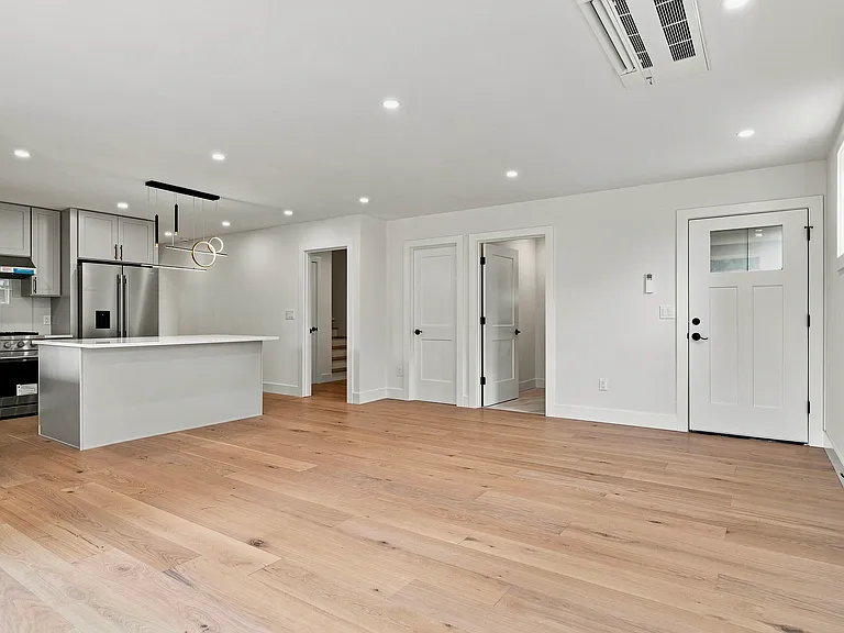 16015 SE 7th St — Photo 36