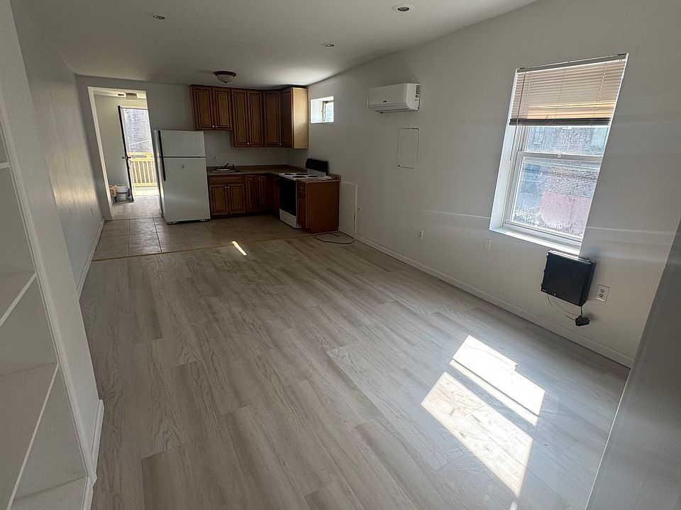 1st image of 2563 Trenton Ave