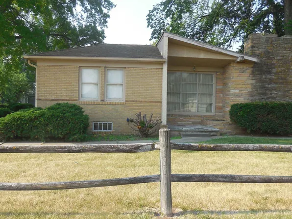 8305 Cass St, Omaha, NE 68114