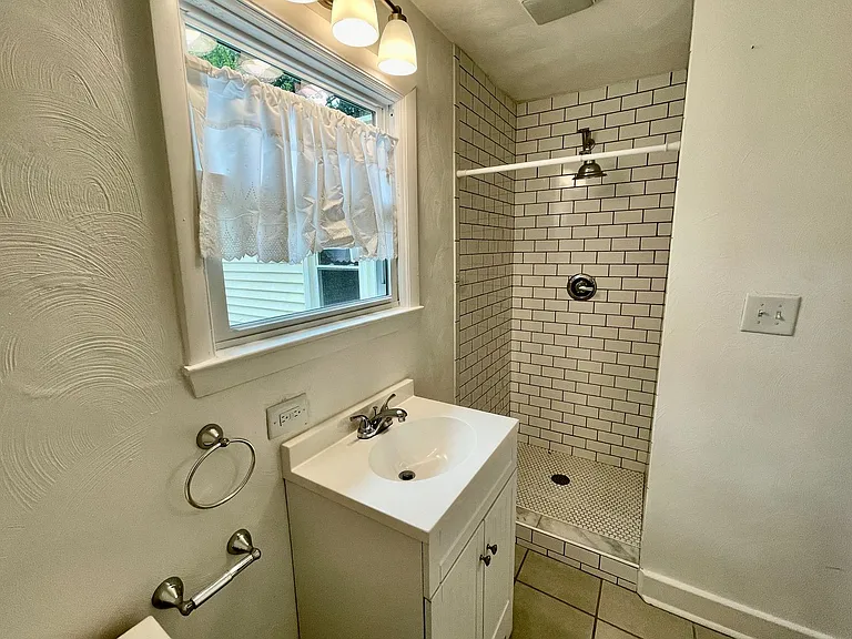5621 Larry Ave — Photo 24