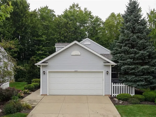 1064 Somerset Ln, Aurora, OH 44202