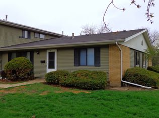 1427 Millbrook Ct, Schaumburg, IL 60193