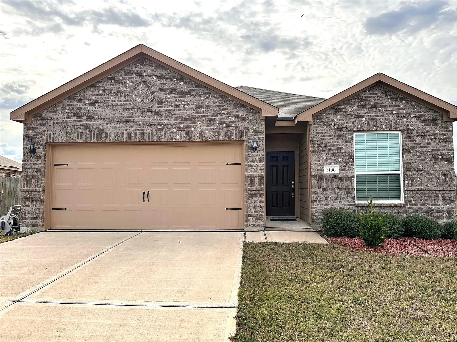 3 bed, 2.0 bath, 1621 sqft, $2,095 — Photo 4