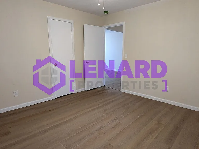 2224 N Clifton Ave — Photo 7