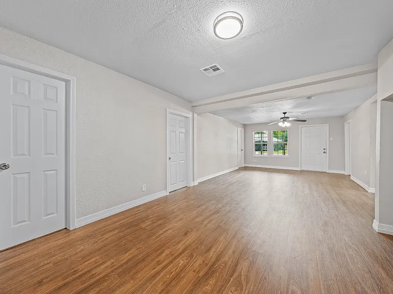 11700 N Oak St — Photo 22