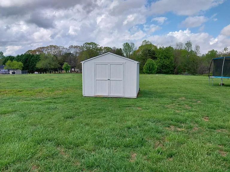 Storage shed (10' x 10')