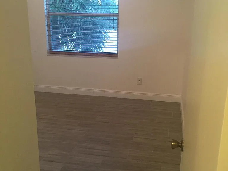 401 SW 120th Ave — Photo 26