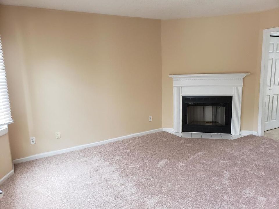 2nd image of 3915 Sterling Pt Dr Unit Jj9