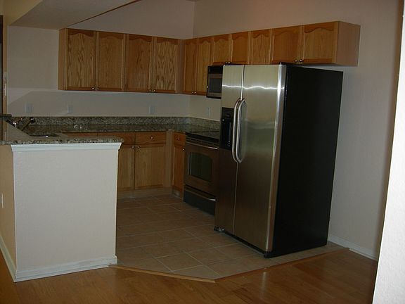 Kitchen w/ granite counters