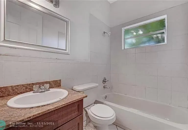 2501 NW 8th St — Photo 8