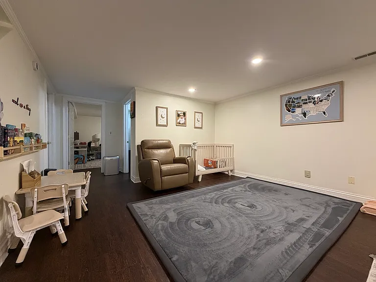 1870 Grosse Pointe Cir — Photo 19