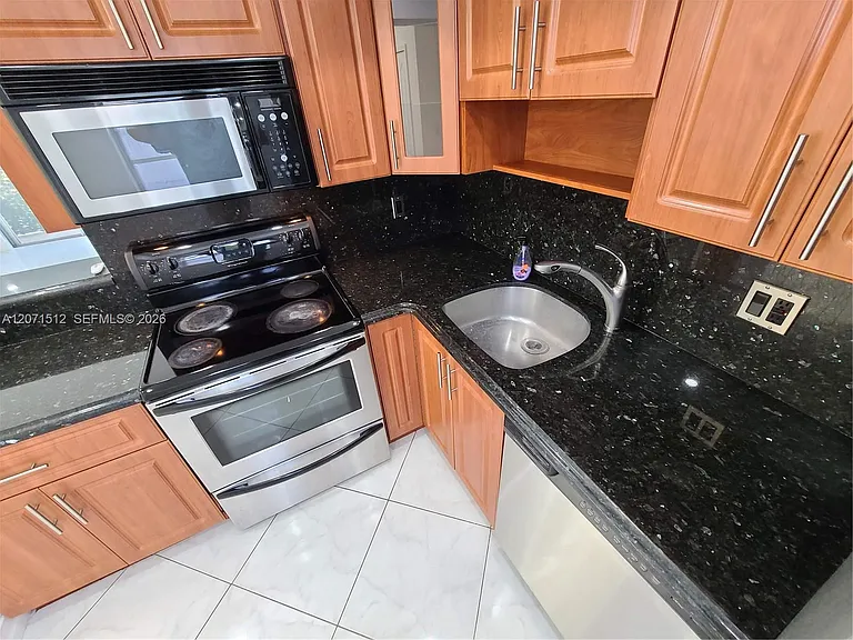 750 Michigan Ave #203 — Photo 14
