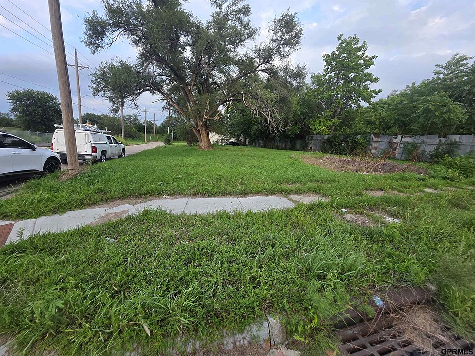 2nd image of 2806 Sahler St