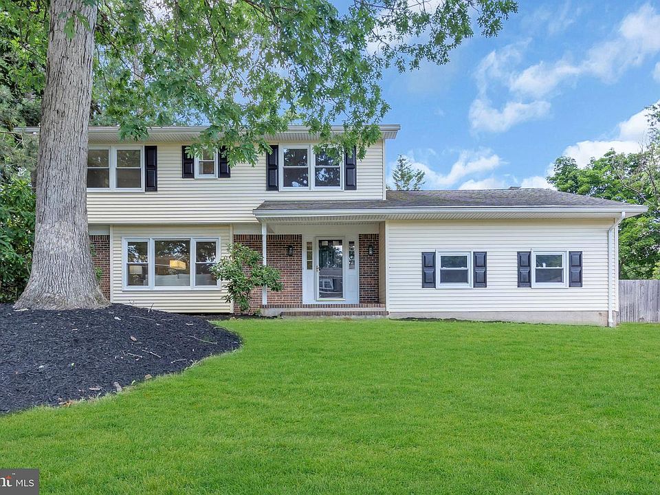 1st image of 11 Bruin Dr