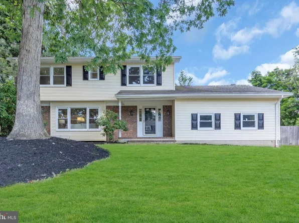 11 Bruin Dr, Hamilton, NJ 08619