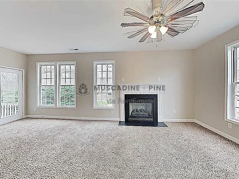 3 bed, 2.5 bath, 1341 sqft, $1,695 — Photo 3