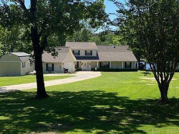 3rd image of 580 Parkside Dr