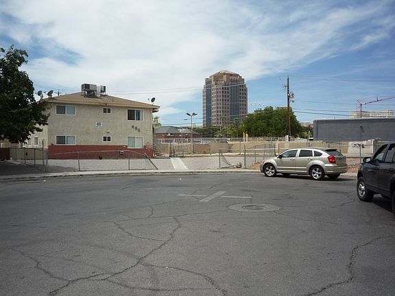 5th image of 496 North Cir