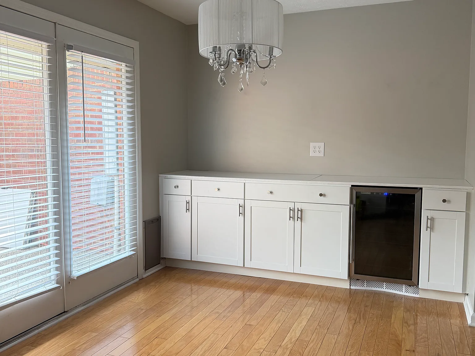 3 bed, 2.5 bath, 1642 sqft, $1,800 — Photo 2