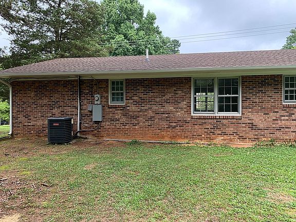 3rd image of 2121 Eastover Dr