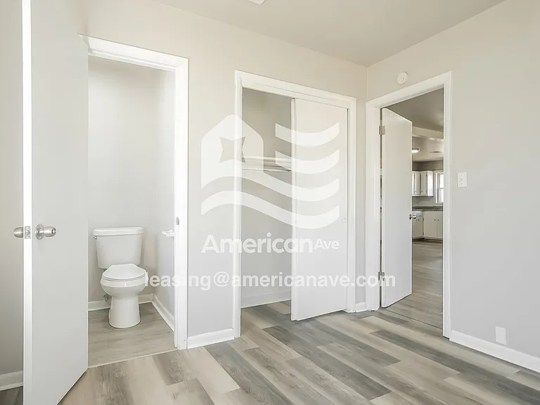 1560296_012_bathroom_14397547.jpg