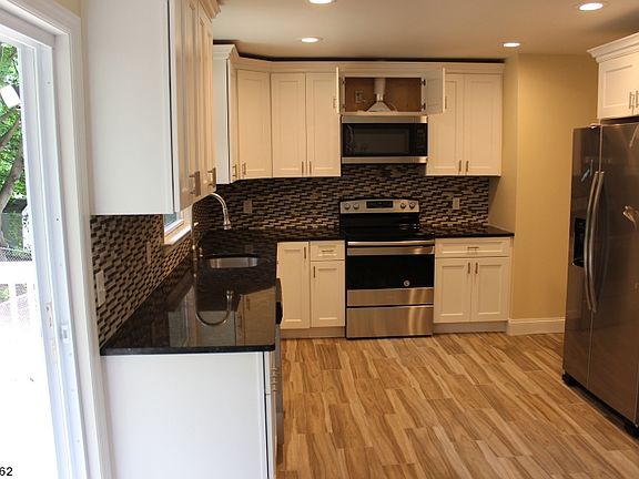 2nd image of 118 Lakeside Blvd