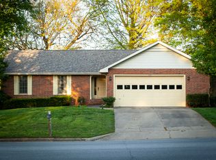 1426 S Oakland Ave, Bolivar, MO 65613