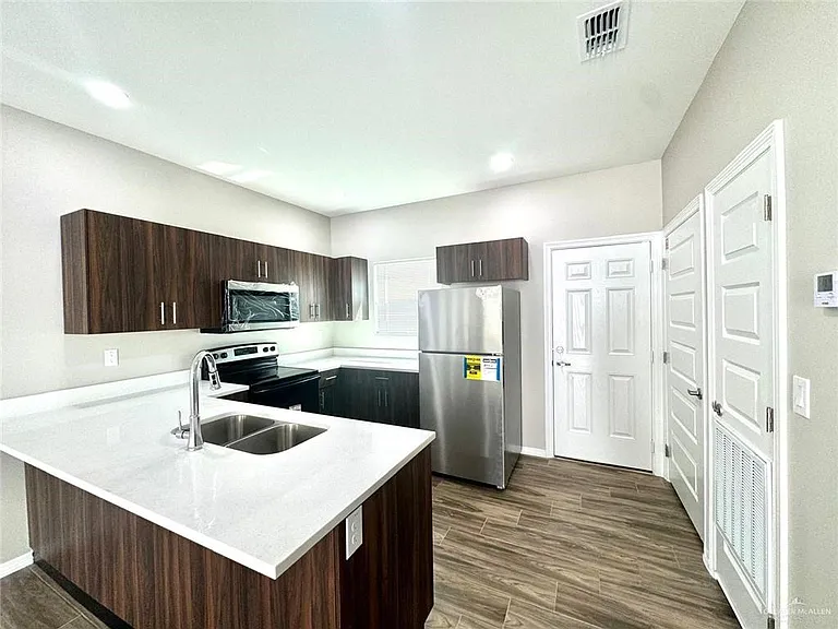 4305 Walnut Ave #5 — Photo 4