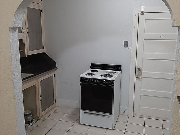 3rd image of 105 E 13th St #1