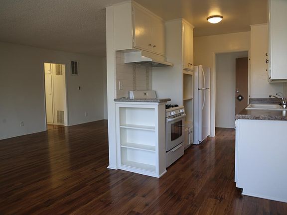 3rd image of 1309 N Martel Ave APT 305