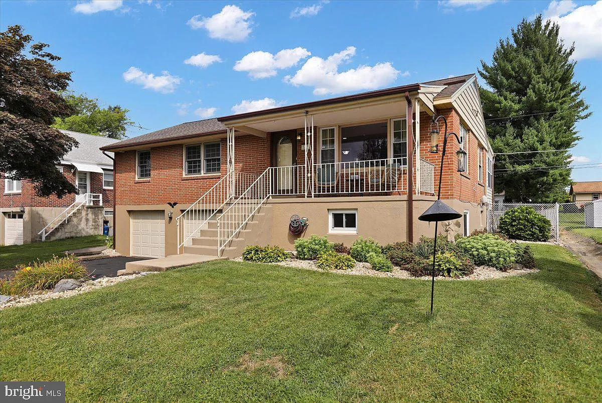 533 Lobelia Ave photo 1