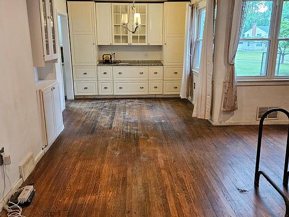 3rd image of 44 Devon Rd