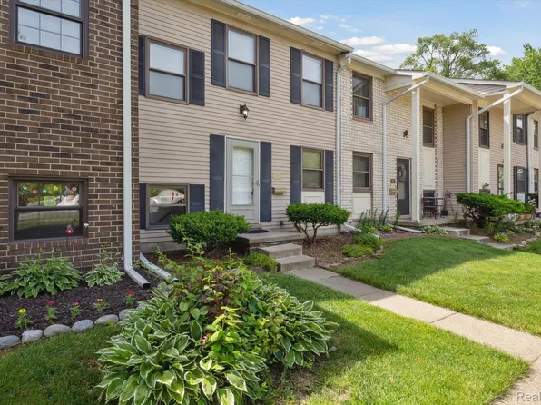 8312 Lakeview Dr, Ypsilanti, MI 48198