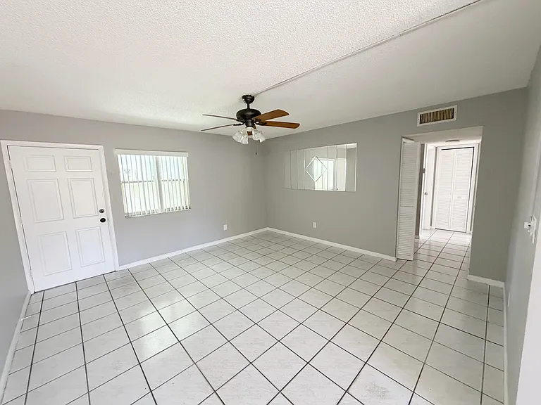 320 SW 1st St — Photo 8