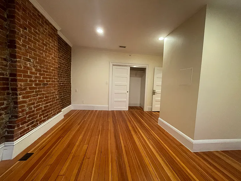 1616 Beacon St #8 — Photo 10
