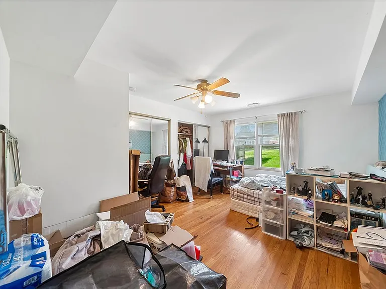 235 W Johnson St #1B — Photo 7