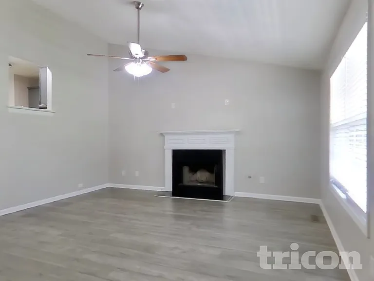 113 Danville Trl — Photo 2