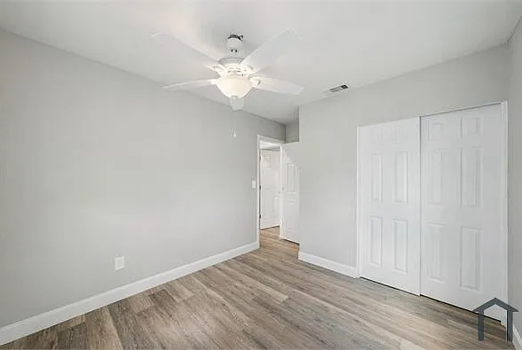 5428 Burlington Ave N — Photo 16