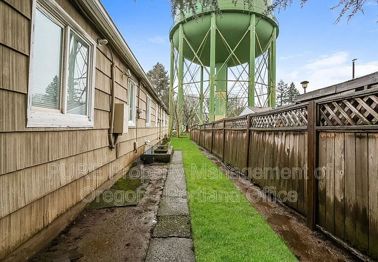 7016 N Amherst St — Photo 18