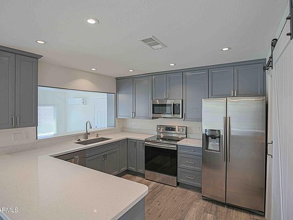 5th image of 907 W MESQUITE Street